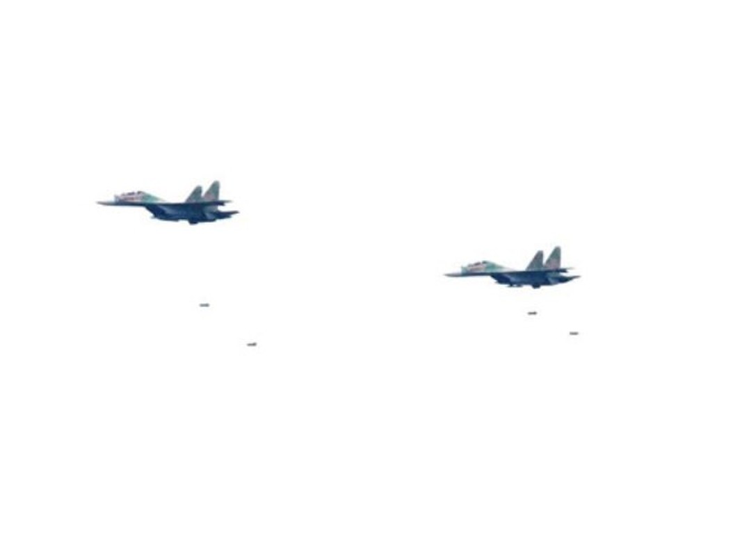 Can canh Su-30 nem bom chi vien cho Su doan 3-Hinh-3